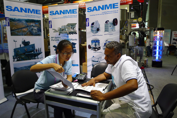 躋身高新技術(shù)企業(yè) 山美破碎機(jī)借廣交會(huì)拓展“藍(lán)?！笔袌? /> 
</p>
<p>
	品質(zhì)至上，追求高可靠性和細(xì)節(jié)。這是山美的核心價(jià)值觀。面對國內(nèi)外不斷變化的市場環(huán)境，我們相信，山美憑借其優(yōu)質(zhì)的管理理念和不斷創(chuàng)新的制造技術(shù)，一定能在工程機(jī)械行業(yè)打造一片藍(lán)天。<!--?p-->
</p>
        <div   id=