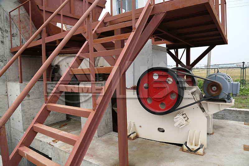 鐵礦石顎式碎石機(jī)破碎鵝卵石產(chǎn)量如何？